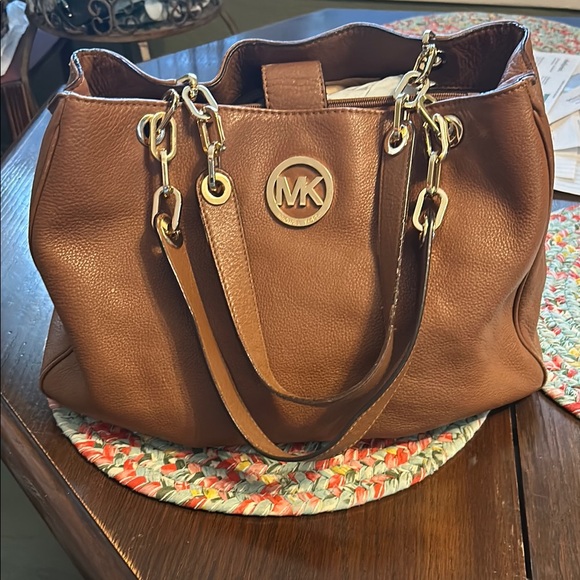 Michael Kors Brown and Gold Shoulder Bag with Elegant Chain Details - Picture 1 of 14